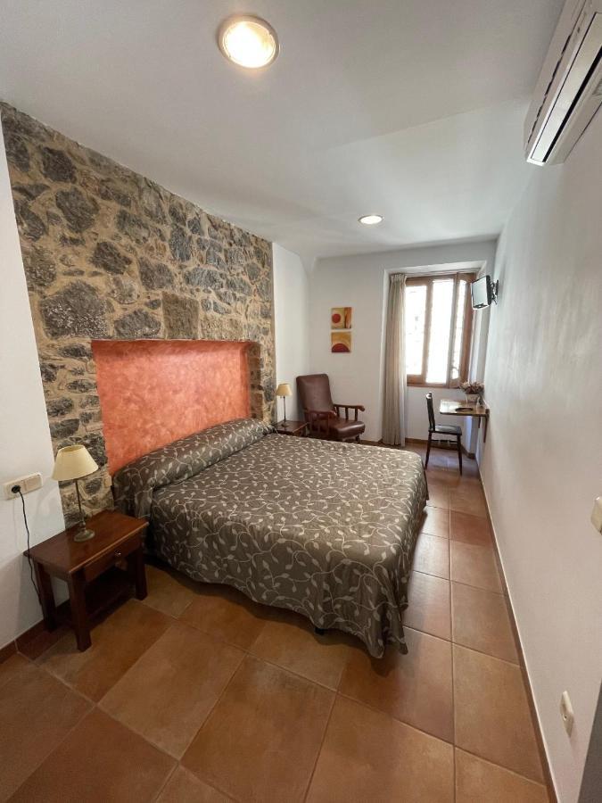 Hotel Fonda Mitjà Torroella de Montgrí Esterno foto