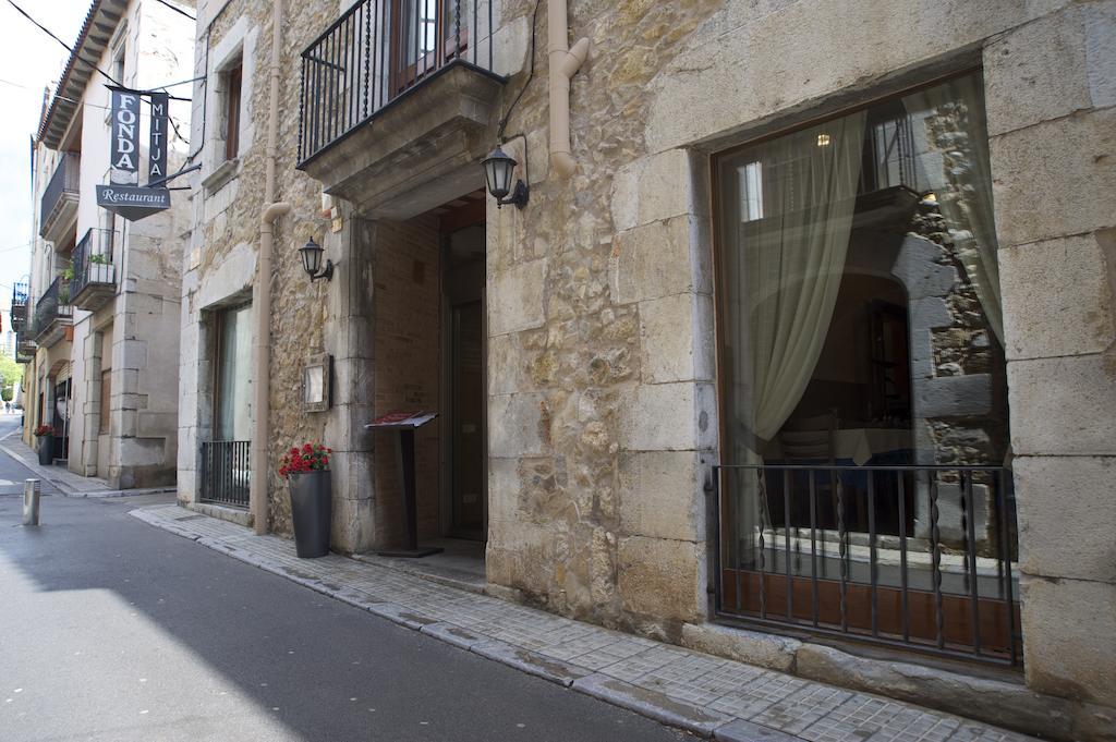 Hotel Fonda Mitjà Torroella de Montgrí Esterno foto