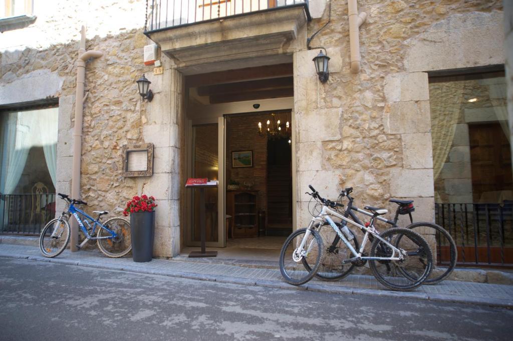 Hotel Fonda Mitjà Torroella de Montgrí Esterno foto
