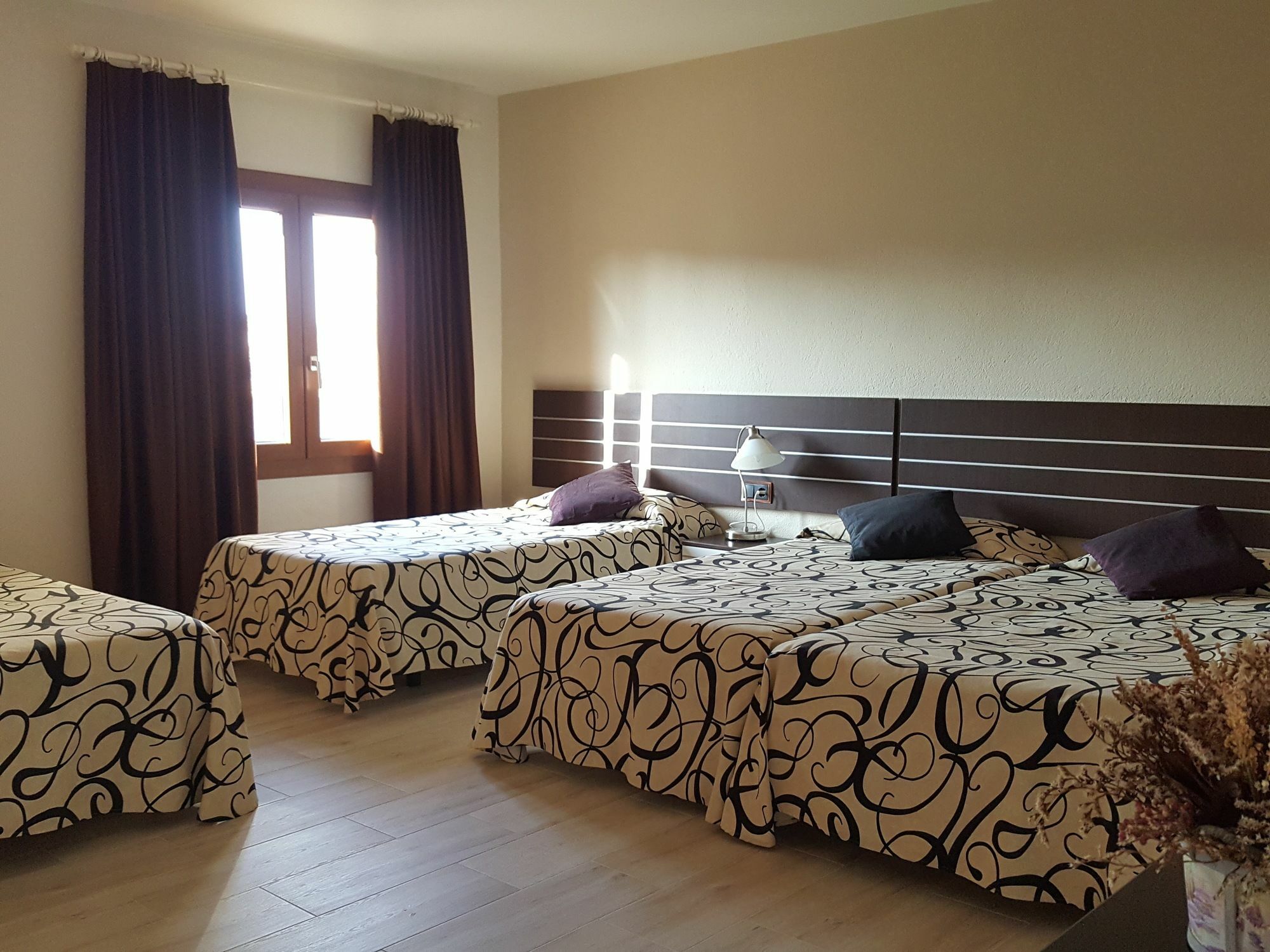 Hotel Fonda Mitjà Torroella de Montgrí Esterno foto