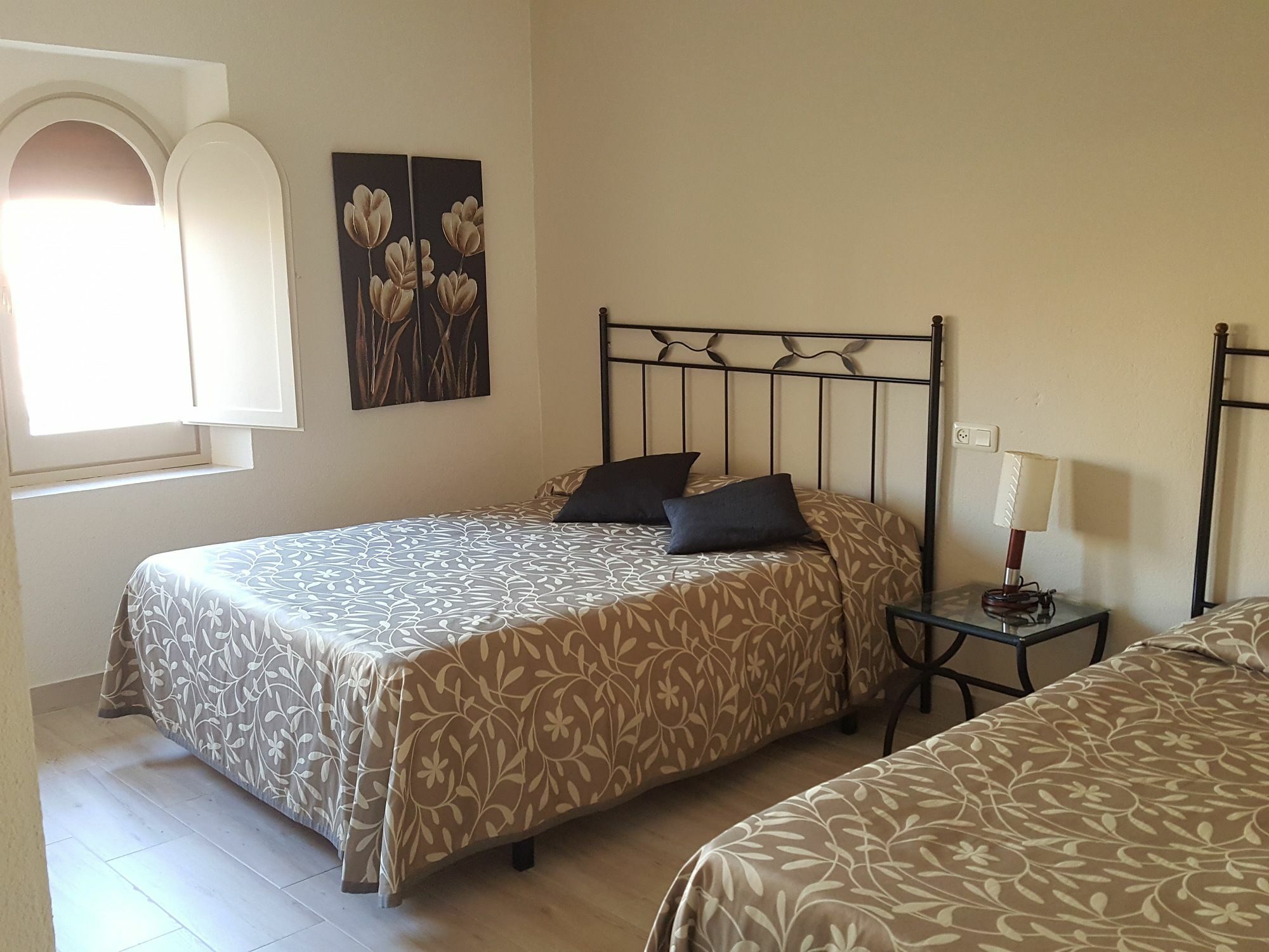 Hotel Fonda Mitjà Torroella de Montgrí Esterno foto
